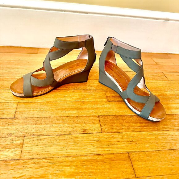 Adrienne Vittadini Olive Green Wedge Heel Sandals 10M New in Box - Picture 2 of 8